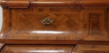 SKÅP, rokokostil, 1900-talets första del.