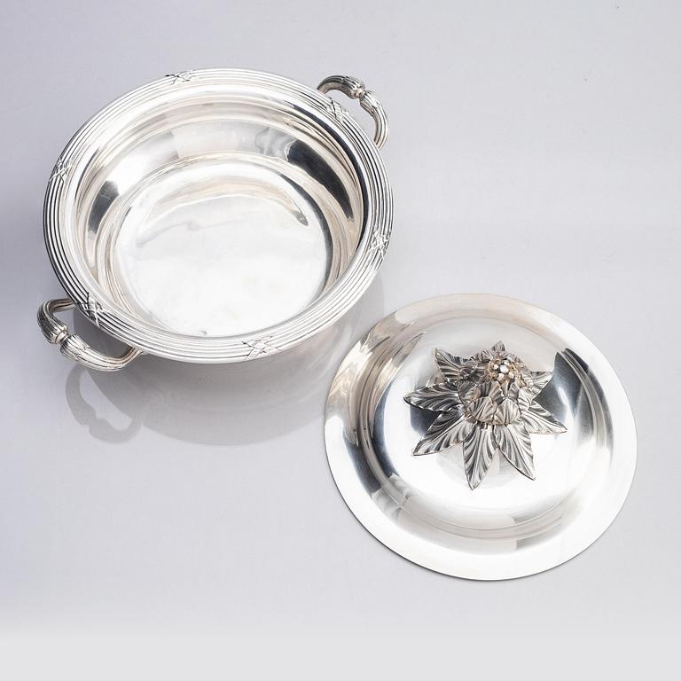 A French silver dish with lid, mark of Maison Odiot, Paris, France, second half of the 19th century.