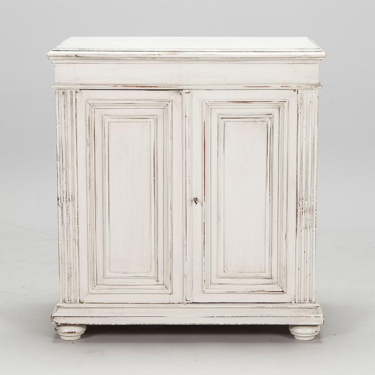 A late 19th century cabinet.