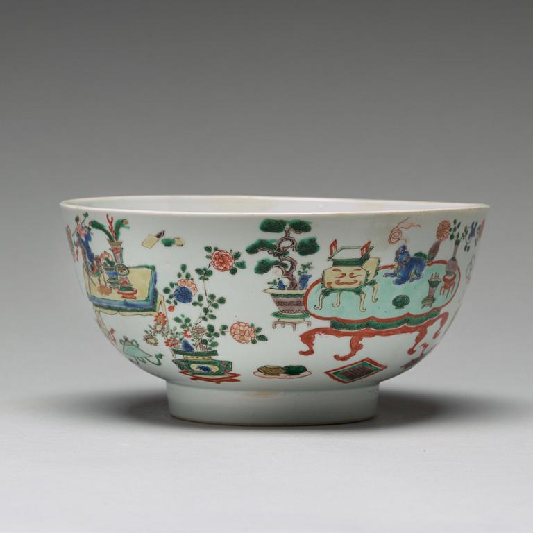 A famille verte bowl, Qing dynasty, Kangxi (1662-1722).