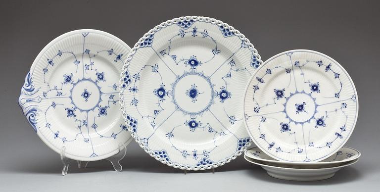 SERVISDELAR, porslin, 21 delar, "Musselmalet", Royal Copenhagen och B&G.