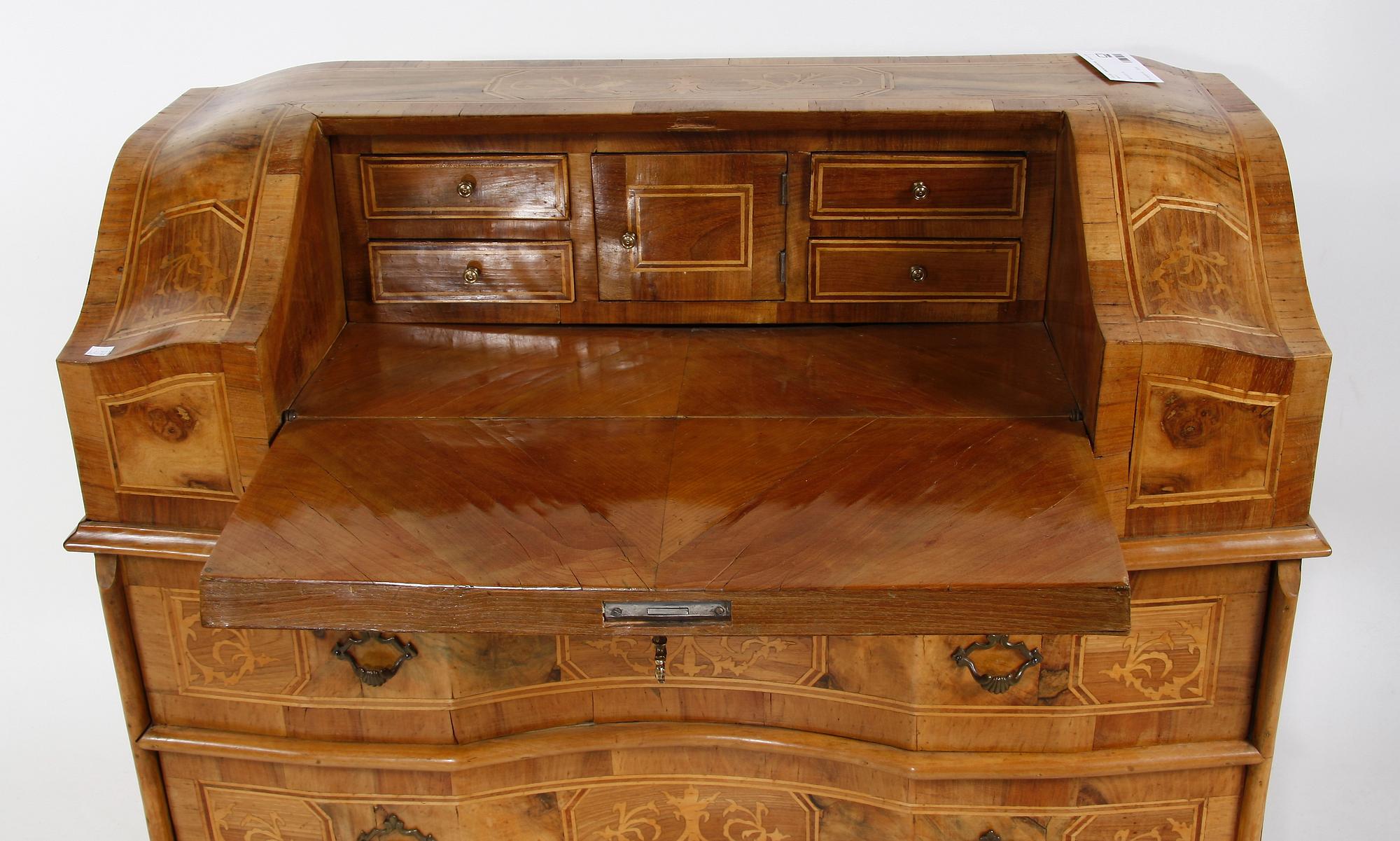 SNEDKLAFFSBYRÅ. Louis XV-stil.