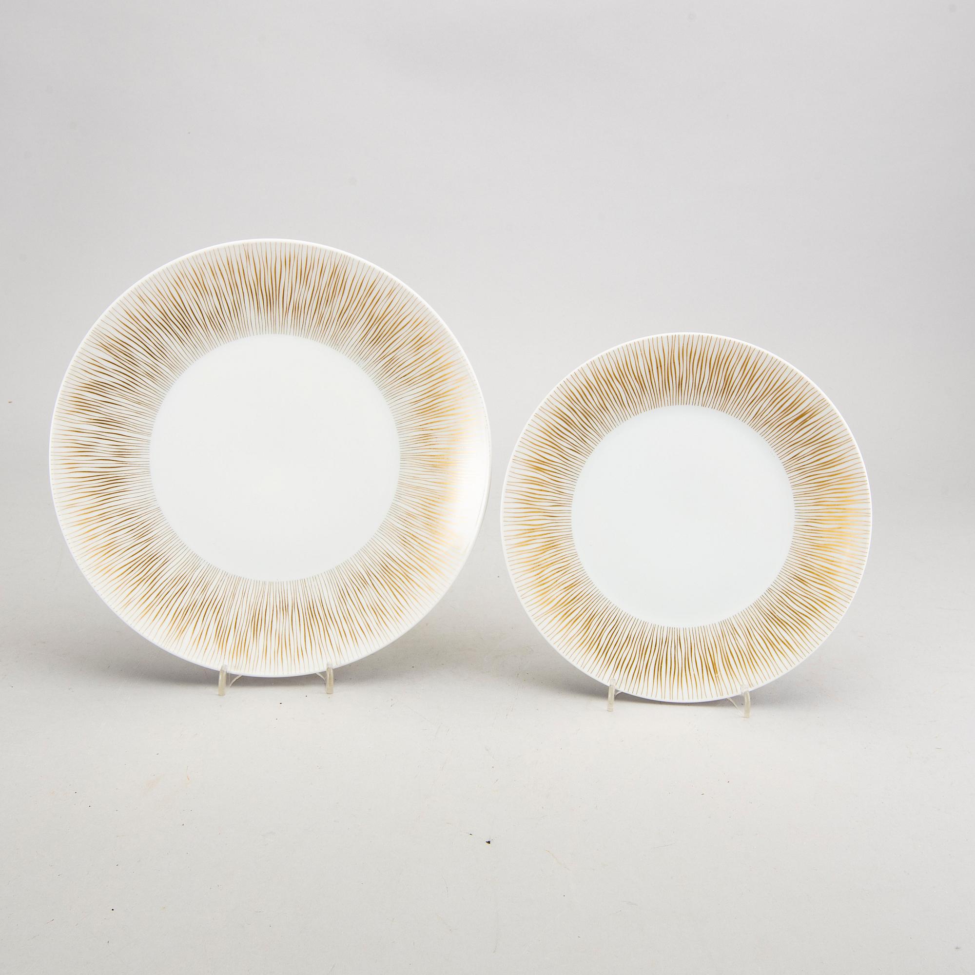 Raymand Loewy, a 56 pcs porcelain dinner service, Rosenthal, Tyskland.
