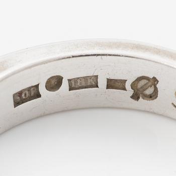 Three rings, 18K white gold with brilliant-cut and princess-cut diamonds.