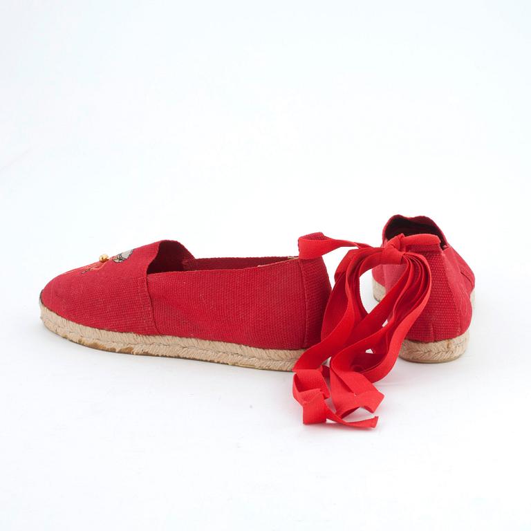 HERMÈS, a pair of red canvas espandrillos. Correlates to size 38 approximately.