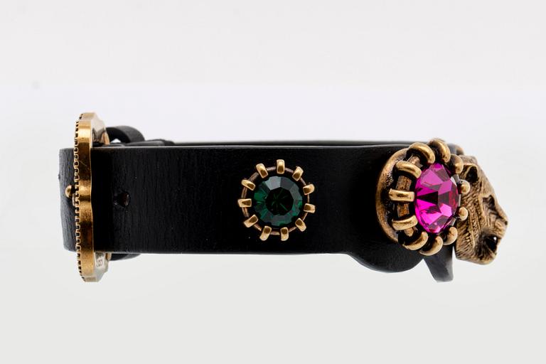 GUCCI leather bracelet, paste and metal, total length and width approx 21 x 1,5 cm, Gucci box.