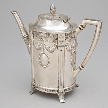 KAFFEKANNA, silver, C G Hallberg, Stockholm, 1915. Vikt 665 g.