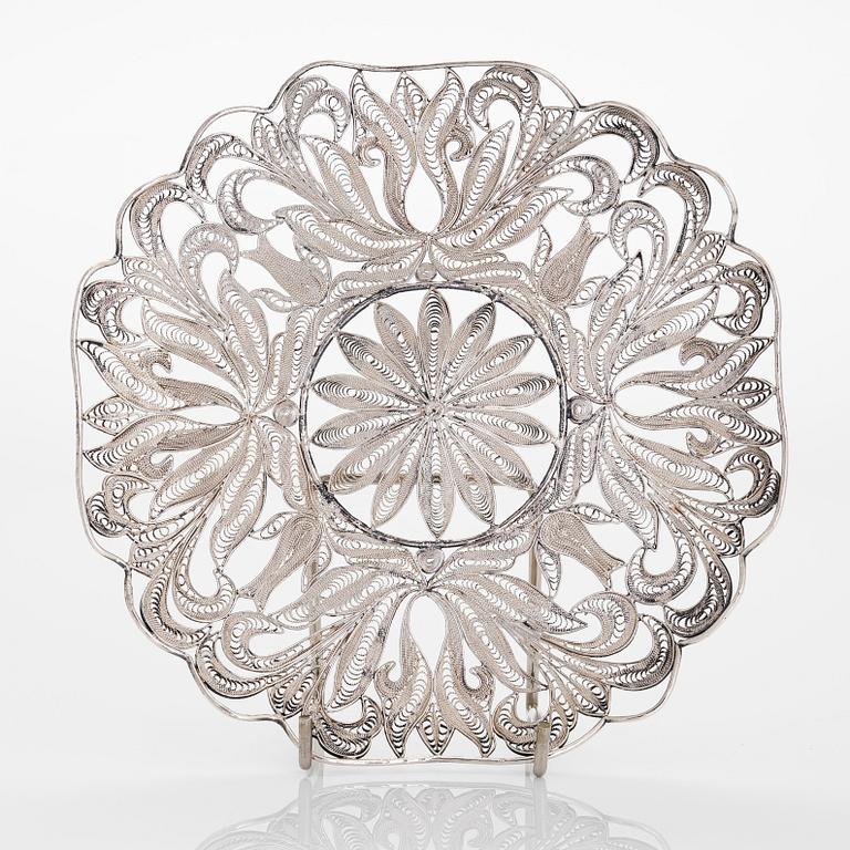 A Chinese silver filigree dish, 20th century. Marked.