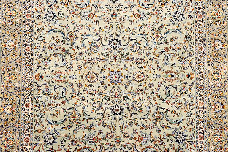 A Kashan carpet a. 380 x 260 cm.