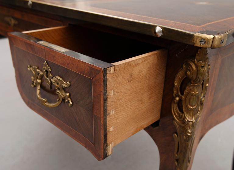 SKRIVBORD, rokokostil, 1900-talets första hälft.