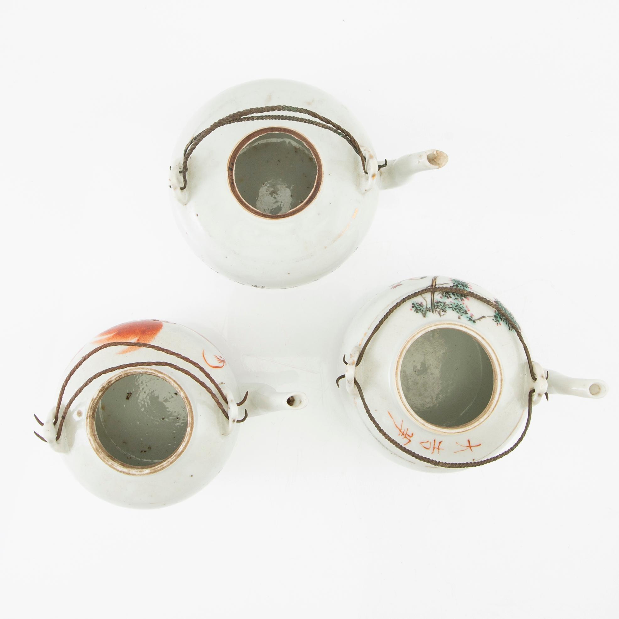 A set of three Chinese tea pots, 20th century.