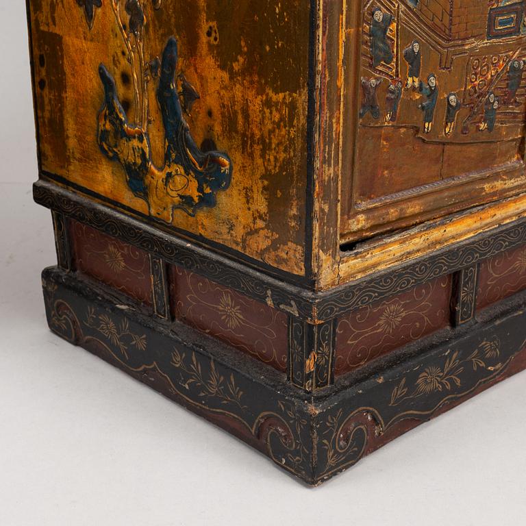 A pair of chinese cabinets, 20th Century.