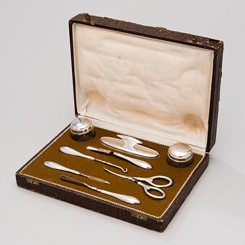 TOILETTSET, silver, 8 delar, Svenska stämplar.