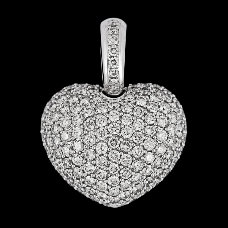 A brilliant cut diamond heart pendant, tot. 4.78 cts.
