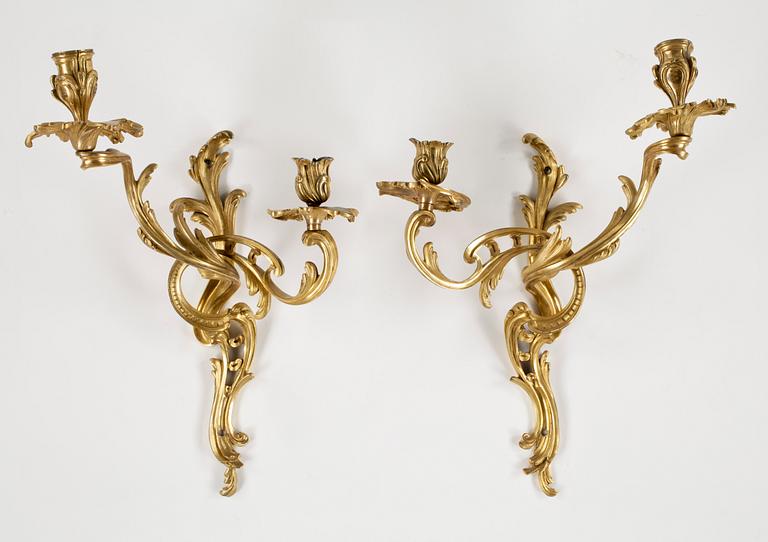 APPLIQUER, ett par, brons. Louis XV-stil,1800-tal.