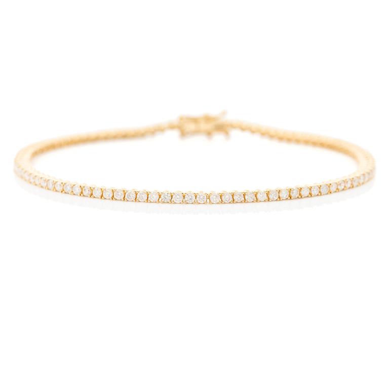 Tennis bracelet in 18K gold with round brilliant-cut diamonds.
