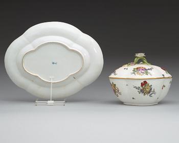 TERRIN med LOCK och FAT, porslin. Meissen, 1800-tal.