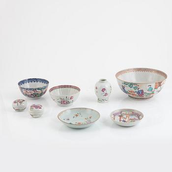 Eight pieces of Famille Rose porcelain, China, Qing dynasty, 18th-18th century.