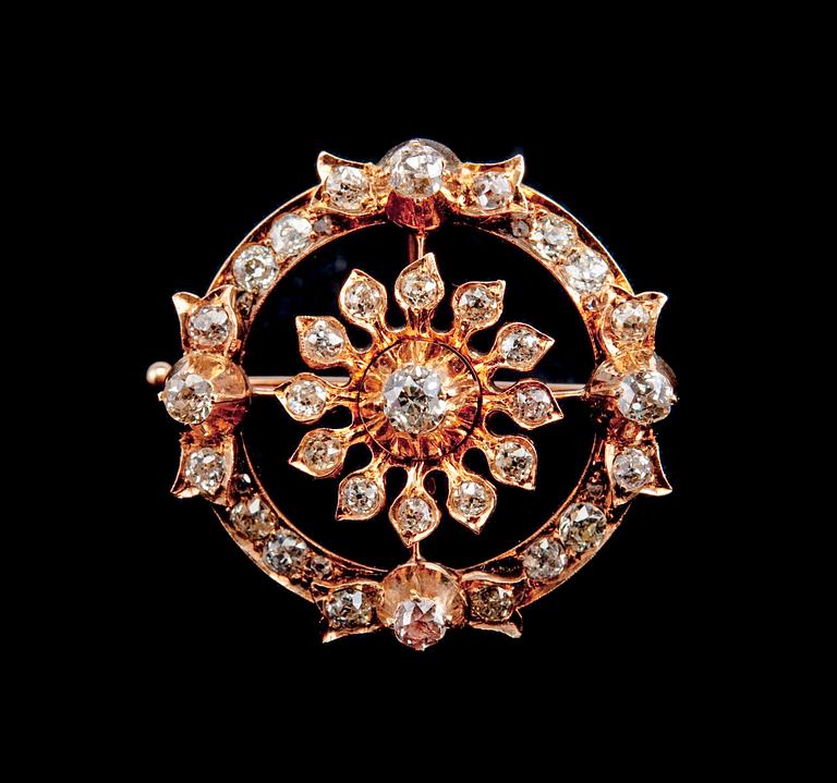 BROOCH, 33 old cut diamonds c. 3.30 ct.