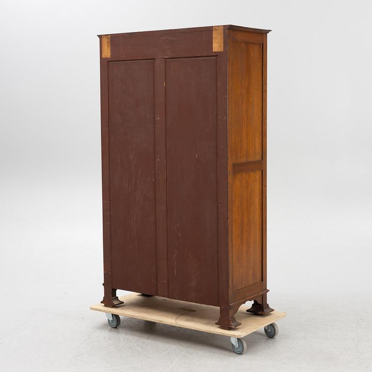 Skåp, jugend, omkring år 1900.