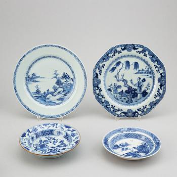 VÄRMEFAT samt ASSIETTER, sju stycken olika, porslin. Qingdynastin, 17/1800-tal.