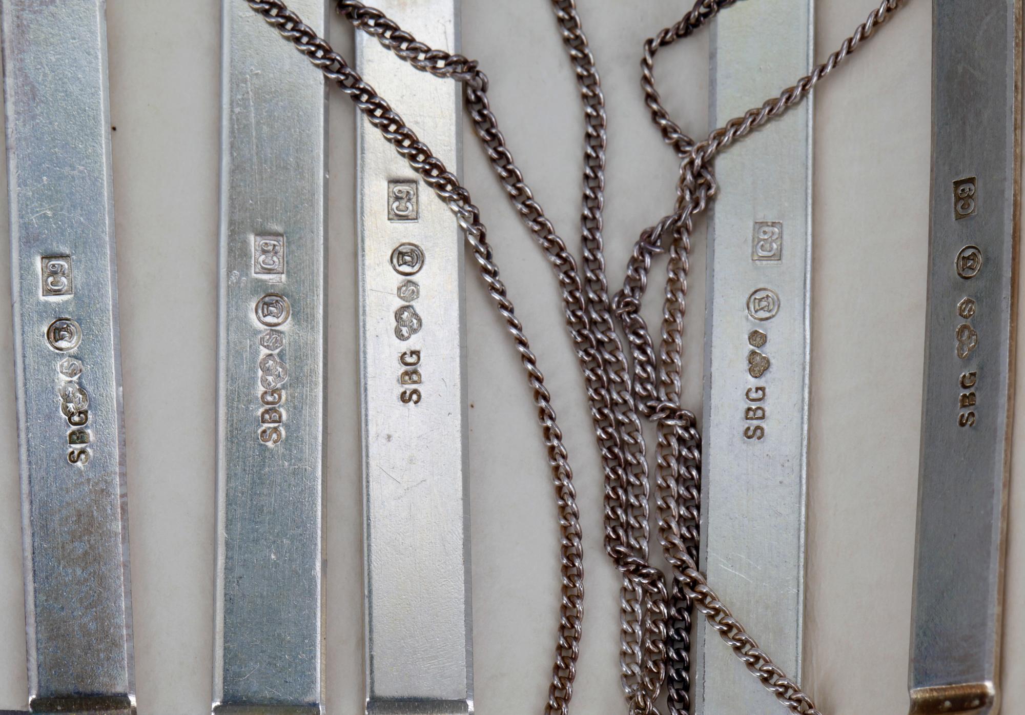CIGARETTETUIER, 13 st, silver, mestadels Boliden. Tot vikt ca 1710 gram. 1940/50-tal.