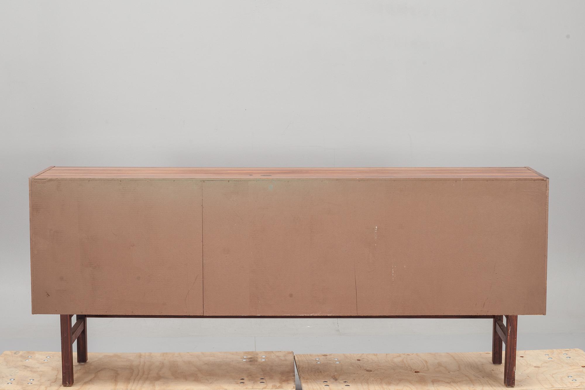 SIDEBOARD, "Arild", Nils Jonsson, Troeds, 1900-talets andra hälft.