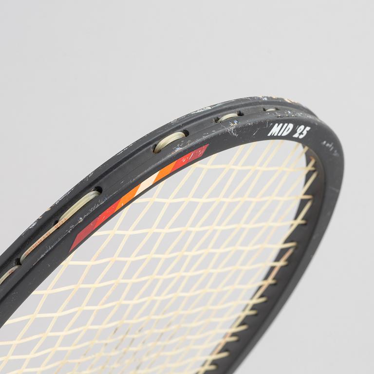 2 stycken tennisracketar. Donnay. Speciellt framtagna mid 25 racket i trä.