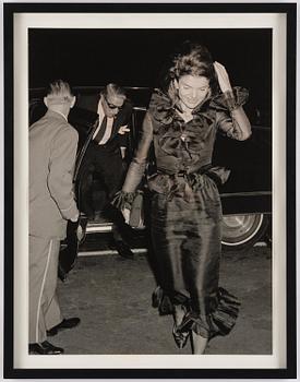 Ron Galella, "Jackie and Ari Onassis at La Côte Basque, New York City", 1970.