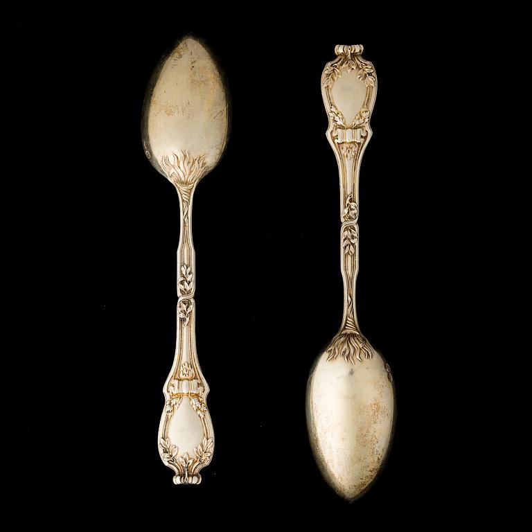 A PAIR OF SPOONS, Fabergé, gilt silver, Russia 1896-1907, weigt 166,8 g.