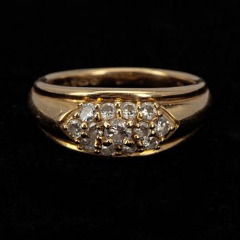 RING, guld 18K, diamanter tot. 0,50 ct.