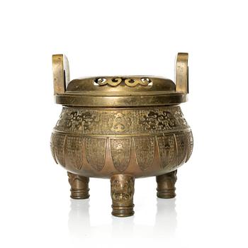 917. A large tripod copper alloy censer, 17th/18th Century.