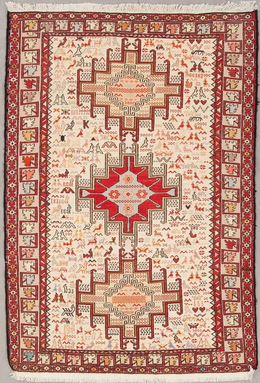 MATTA, slätvävd Sumakh, silke på bomull. 1900-talets slut. Ca 141 x 97 cm.