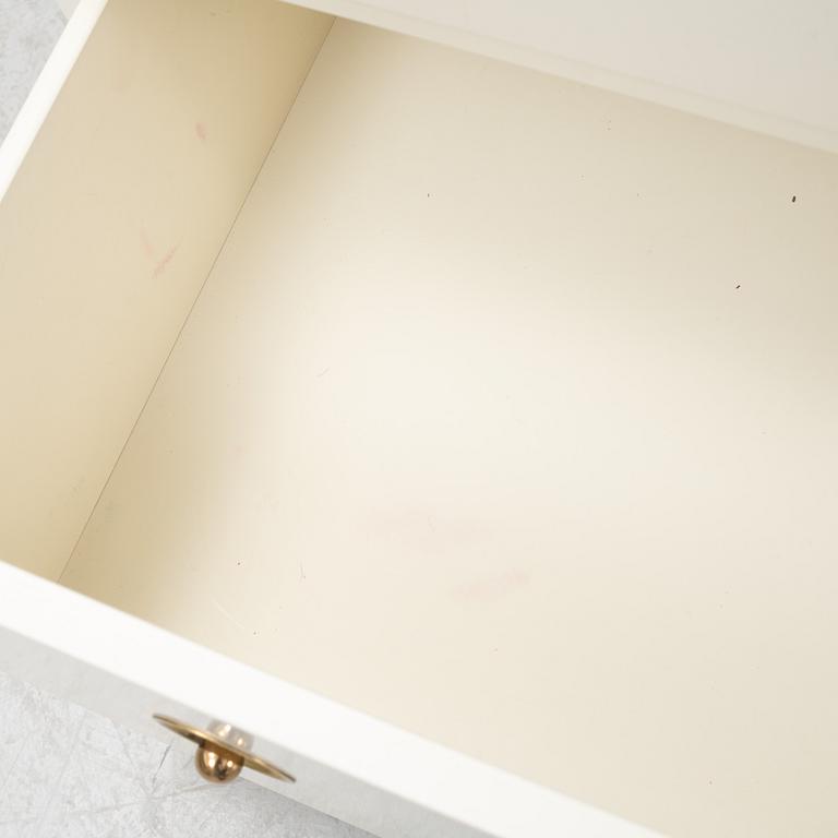 A pair of chests of drawers, late 20th century.