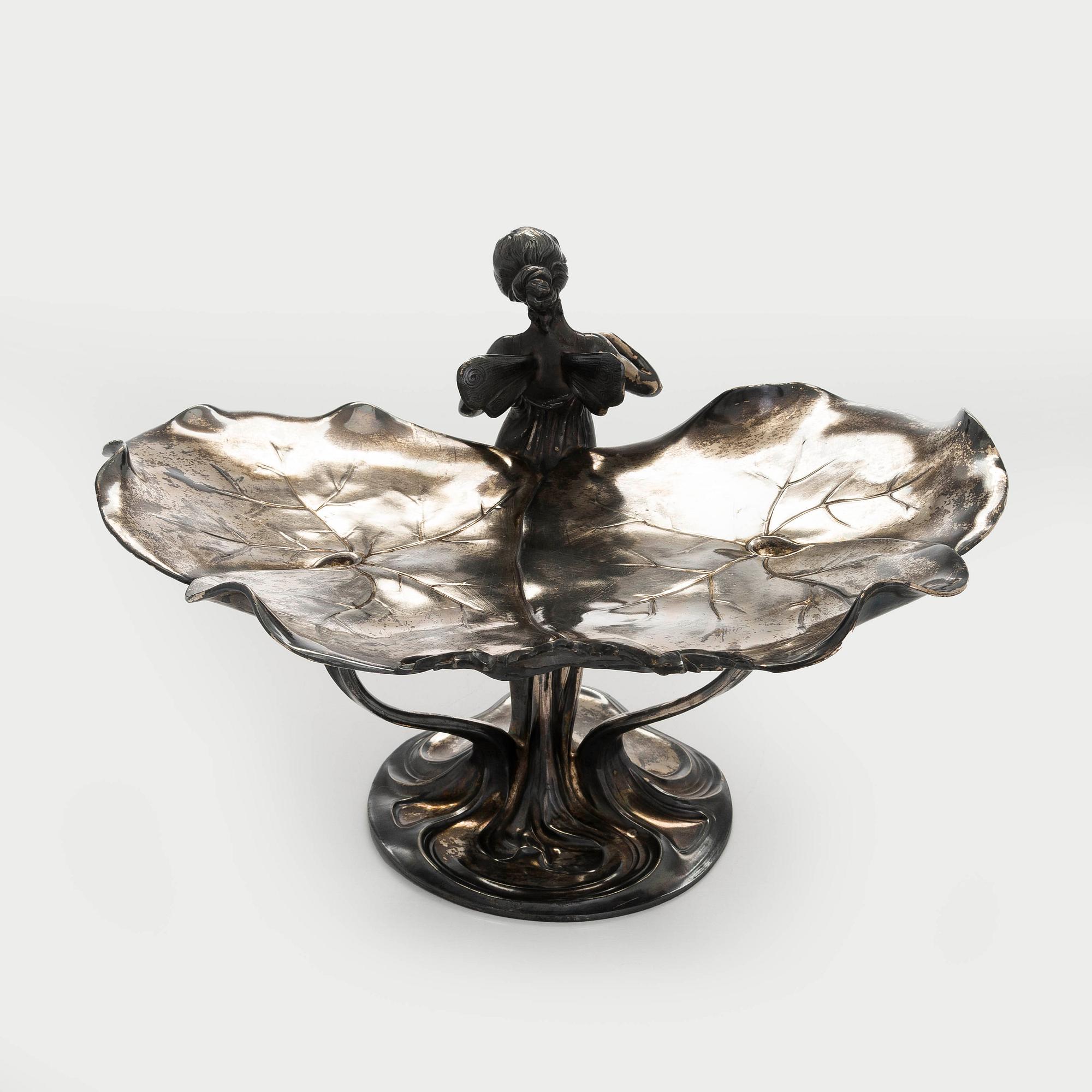 Jalallinen vati, jugend, Württembergische Metallwarenfabrik, Saksa, 1900-luvun alussa.