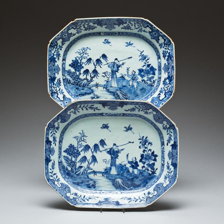 STEKFAT, ett par. Porslin, Kina. Qianlong (1736-1795).
