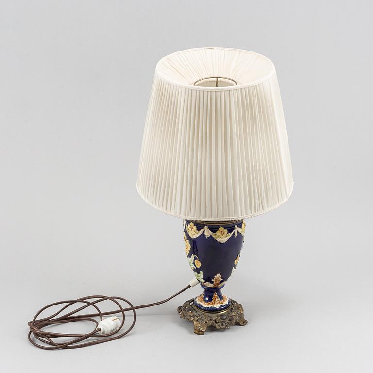 A table lamp, porcelain and metal, 20th century.