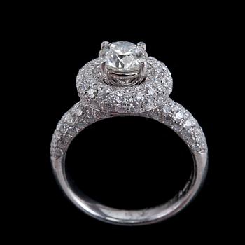 A RING, brilliant cut diamonds. Center stone 1.01 ct totally 2.89 ct.