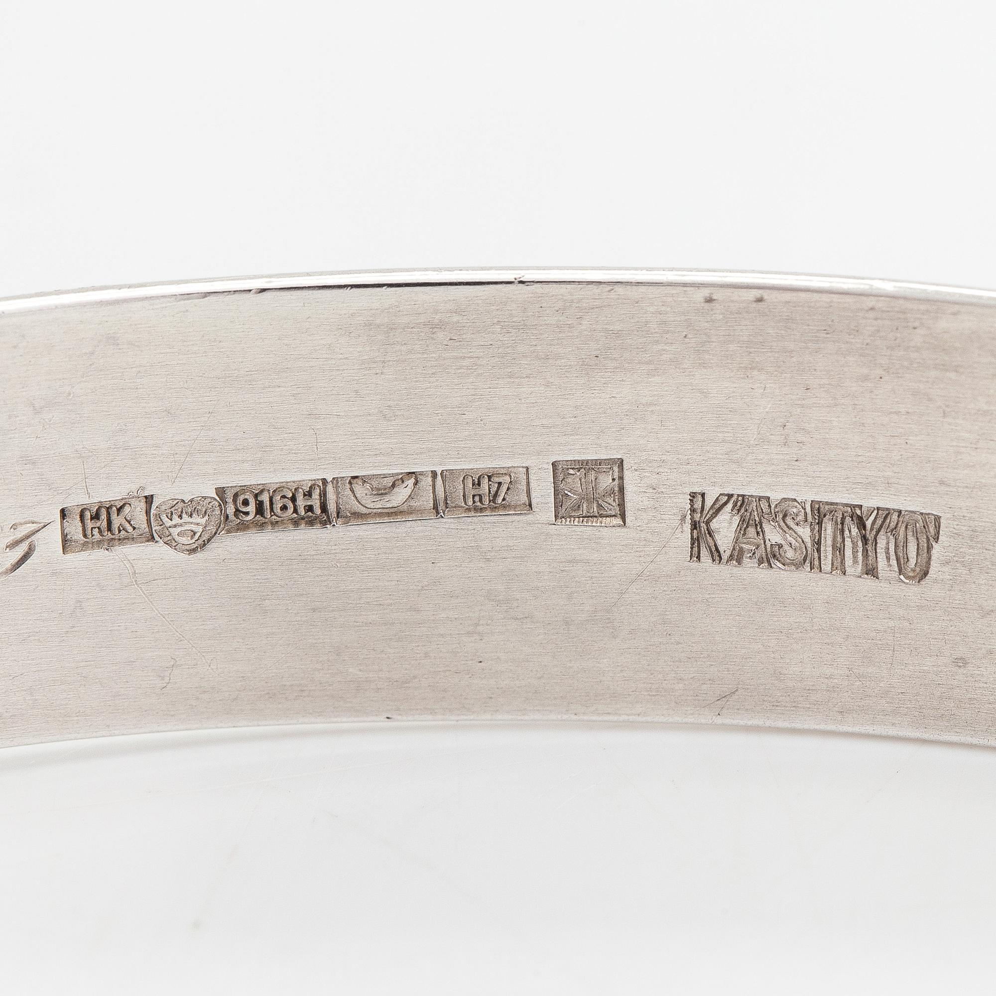 Heikki Kaksonen, armring, silver och rosenkvarts, Kaunis Koru, Helsingfors 1961.