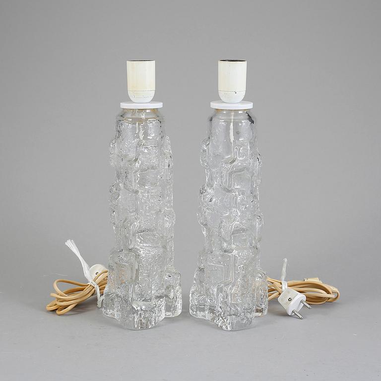 BORDSLAMPOR, ett par, glas, möjligen Reijmyre. 1960-tal.