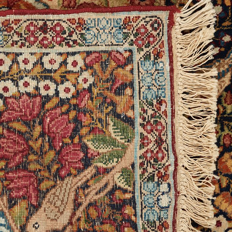 A RUG. A semi-antique Kerman Laver figural. 79,5 x 63 cm.