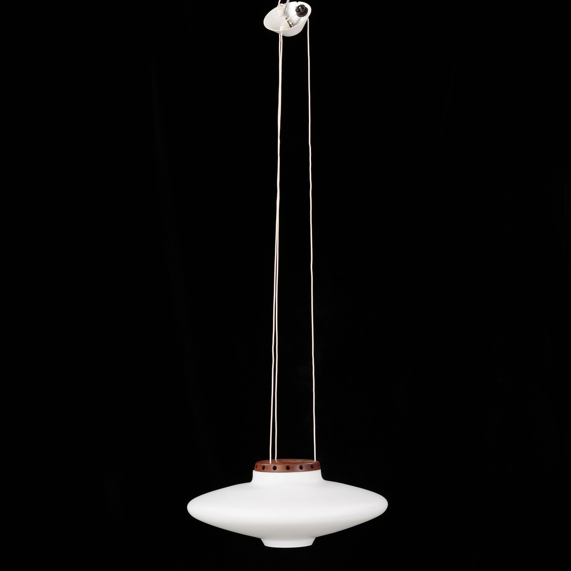 TAKLAMPA, "Ufo", modell 565, Luxus, 1900-talets tredje kvartal.