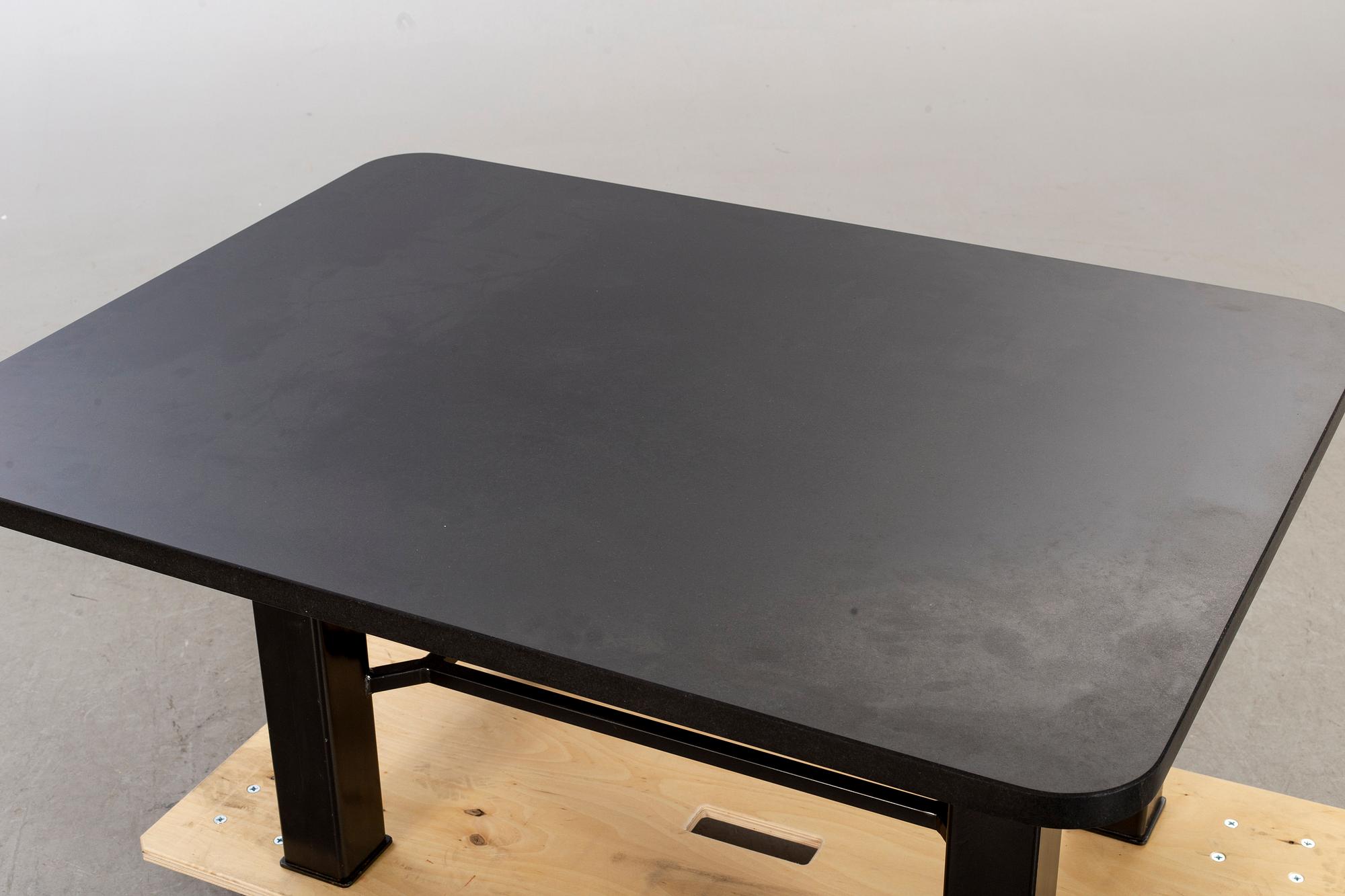 SOFFBORD, svart granit.
