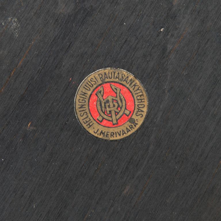 A 1930s table for Helsingin Uusi Rautasänkytehdas J. Merivaara.