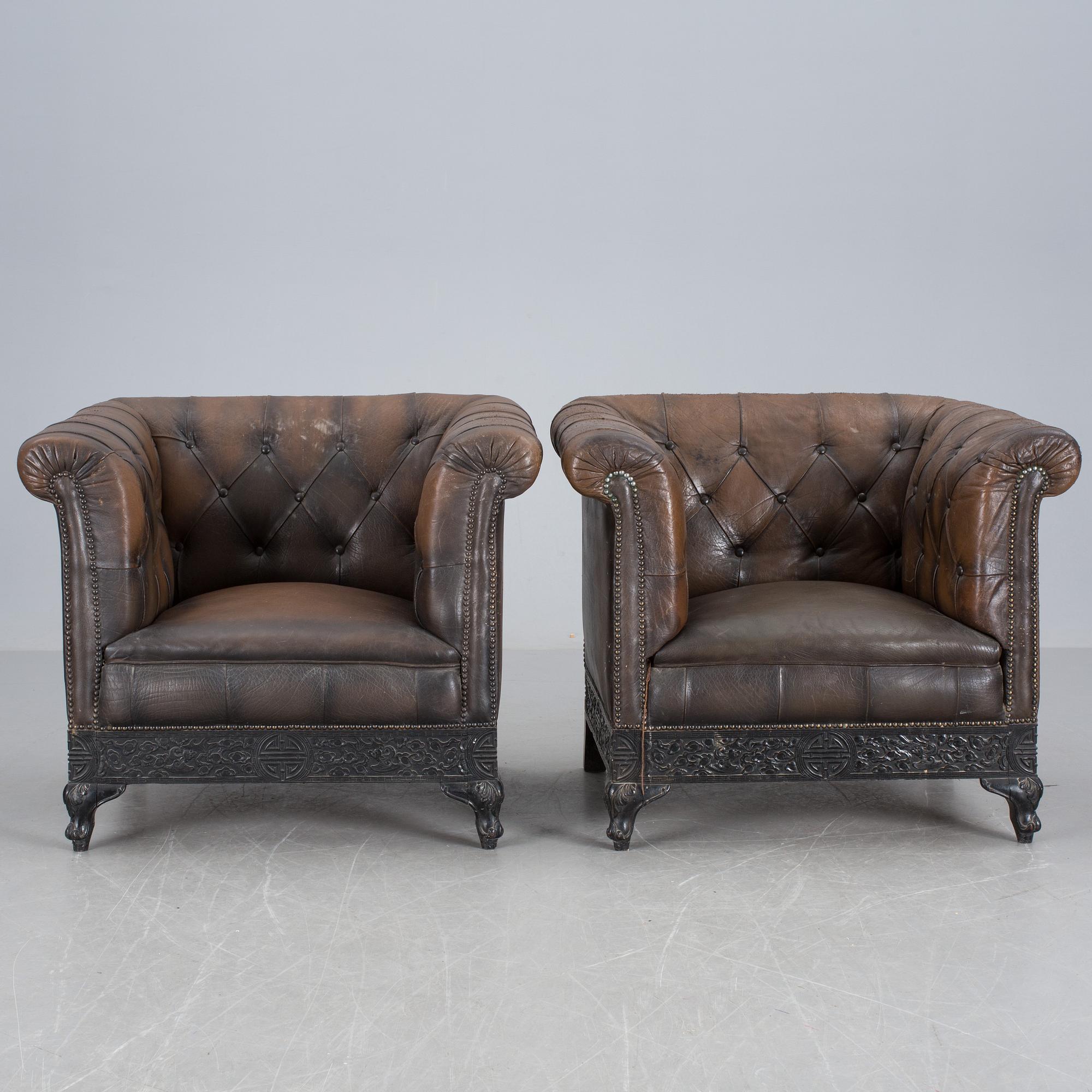 CLUBFÅTÖLJER, ett par, 1900-talets början.