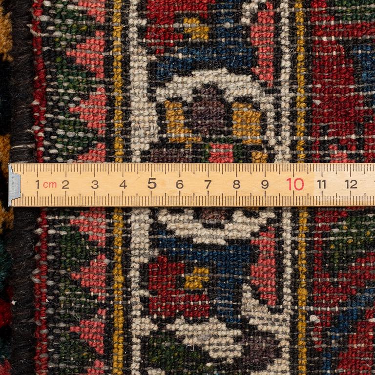 Matta semiantik Chahar Mahal och Bakthiaril, sannolikt Pir Balut, ca 341 x 221 cm.