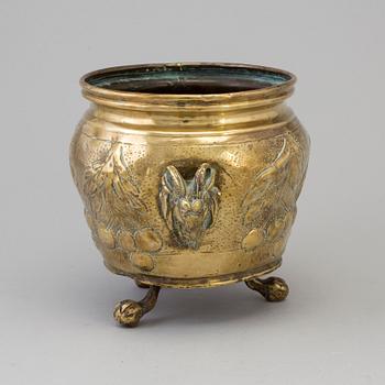 A 19TH CENTURY BRASS FLOWER POT.