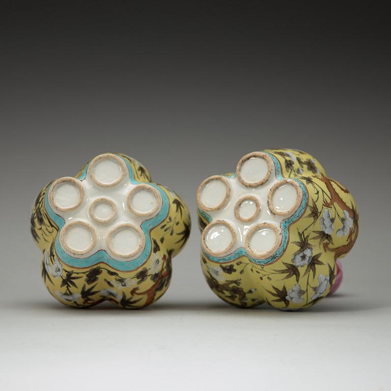 Two tulip vases, late Qing dynasty, circa 1900.