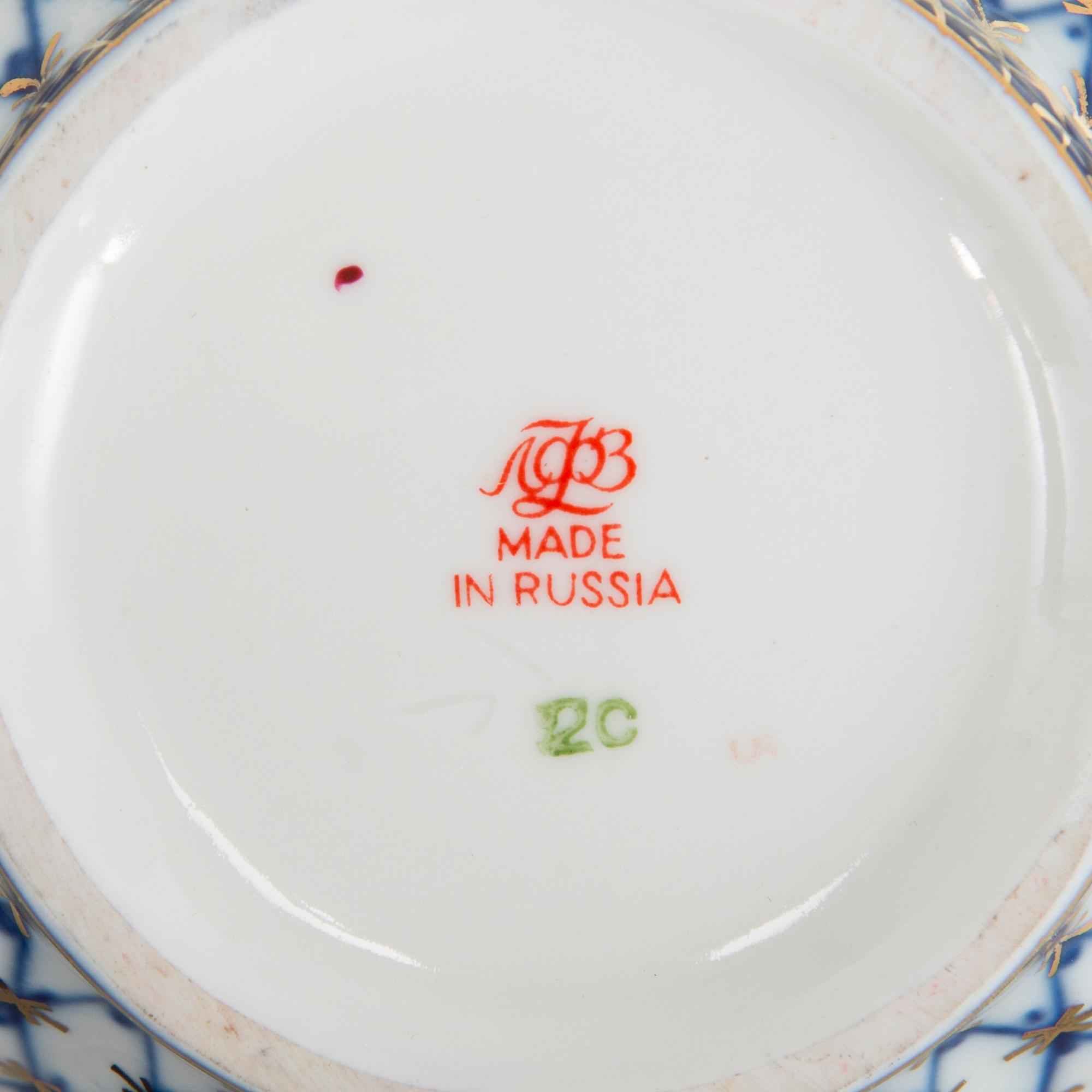 Kahvi- ja teekalusto, 34 osaa, "Blue Net", Lomonosov, Neuvostoliitto, kolme osaa v. 1991 jälkeen.