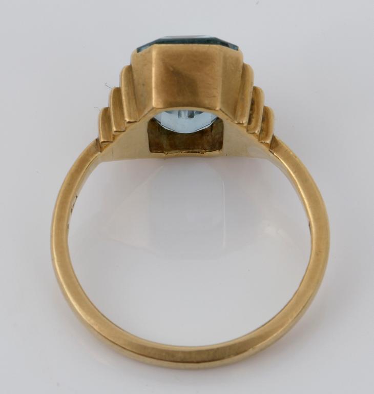 RING, 18 k guld, Wiwen Nilsson, Lund, 1936. Vikt ca 6,2g.